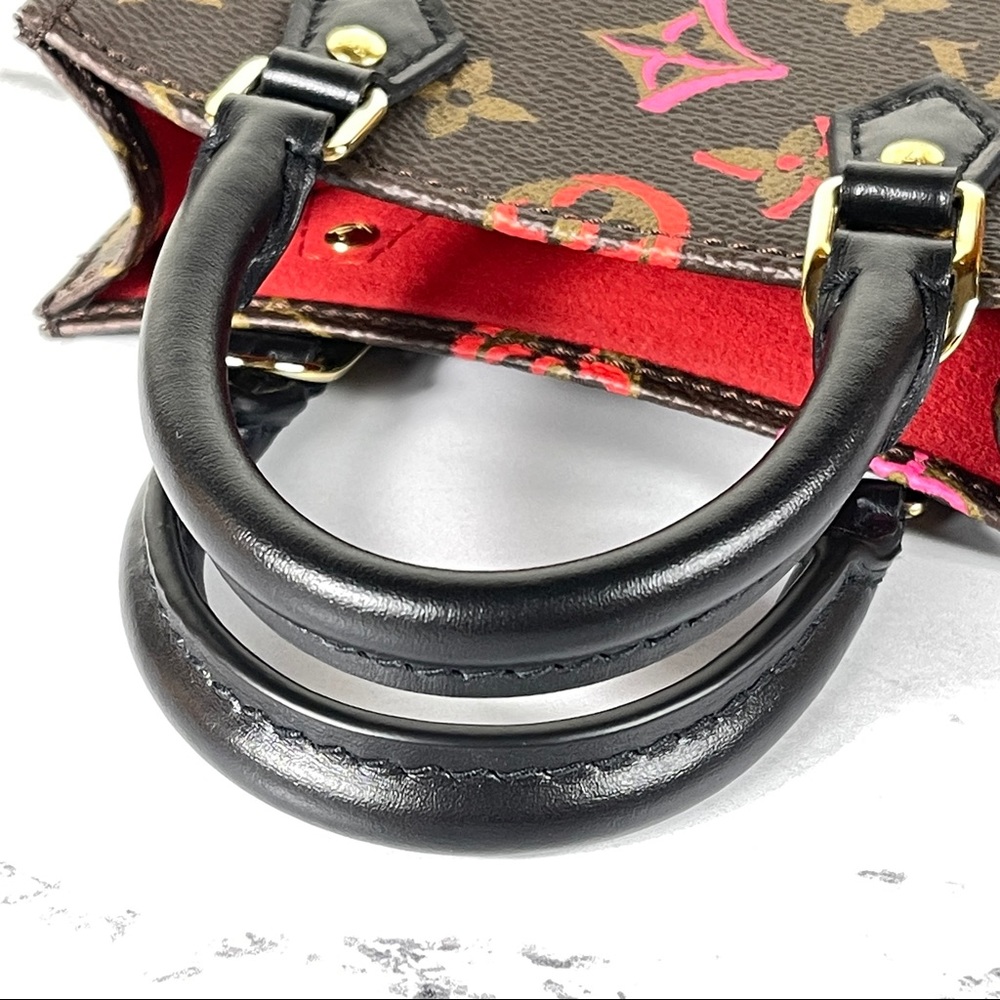 Louis Vuitton Fall in Love Petit Sac Plat - Picture 9 of 14